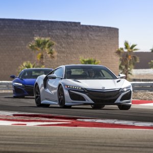 2017-acura-nsx_100549333_h.jpg